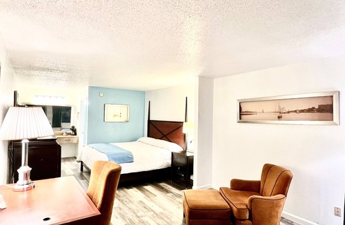 Bayou La Batre Hotel | Bayou Inn & Suites