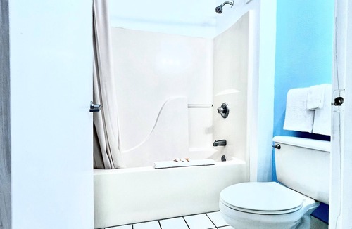 Bayou La Batre Hotel | Bayou Inn & Suites
