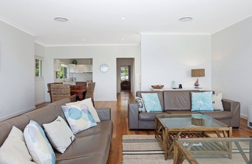 Hawks Nest House | Bays Edge - Waterfront home