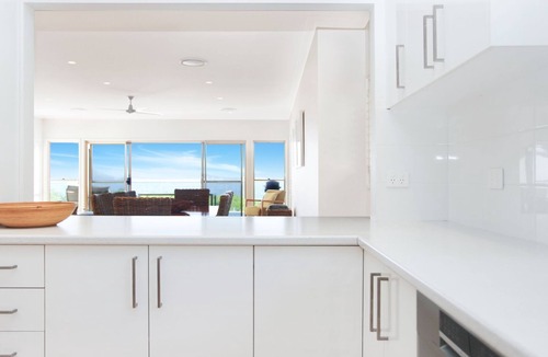 Hawks Nest House | Bays Edge - Waterfront home