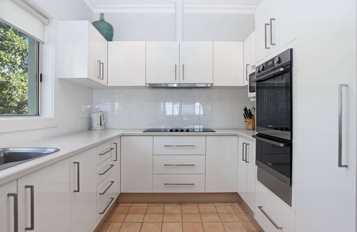 Hawks Nest House | Bays Edge - Waterfront home