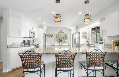 Hot Springs House | "Bayshore Breeze" - Lakefront 7BR, Private Pool, Hot Tub, Putting Green, Views