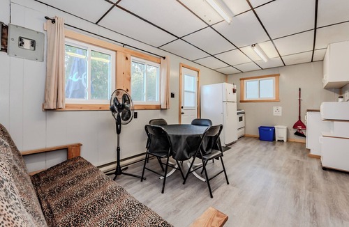 Colpoys Bay Cabin | Bayshore Cottages: The Hawaii