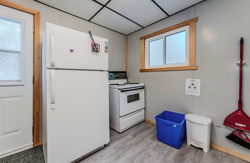 Colpoys Bay Cabin | Bayshore Cottages: The Hawaii