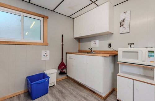 Colpoys Bay Cabin | Bayshore Cottages: The Hawaii