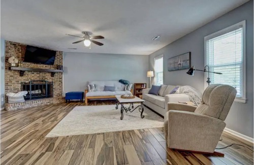 Bayshore House | Bayshore Retreat - Clean & Close to everything!