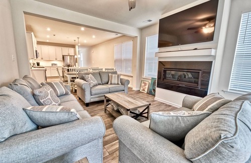 St. Martin House | Bayside * 5 BR Twin House w 4.5 BA and 3 Master Bedroom Suites, sleeps up to 14