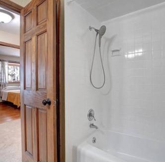 Browns Lake Villa | Bayside Beach House