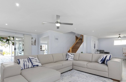 Beachmere House | BAYSIDE BLISS