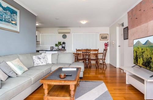 Wynnum Apartment | Bayside Breeze Seaside Serenity