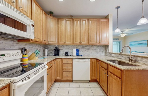 Sun Ridge Condo | Bayside Condo w/Balcony & Amazing Shared Pools, Hot Tub, Golf, Tennis, Fitness
