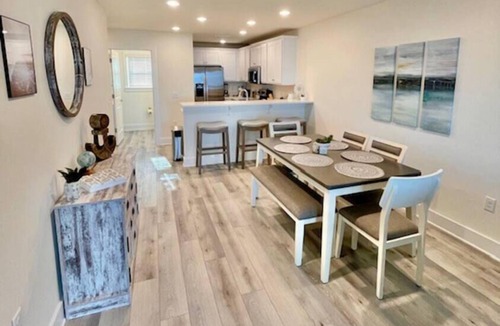 Innerarity Townhomes House | Bayside Days: Bay Views, Pool, Beach, & 2 Kayaks!