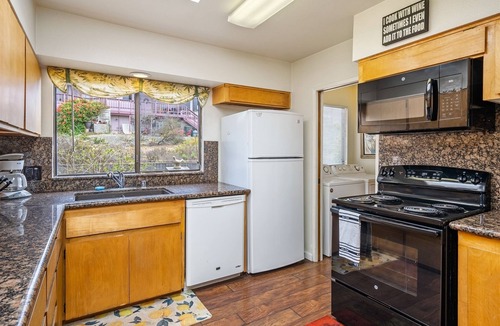 Baywood Park House | Bayside Gem at Elfin Forest