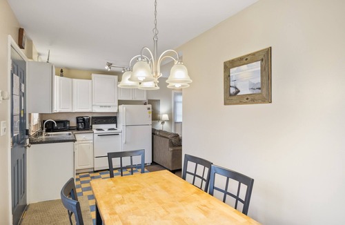 Sodus Point Cottage | Bayside Getaway 2 bdrm cottage with bay view