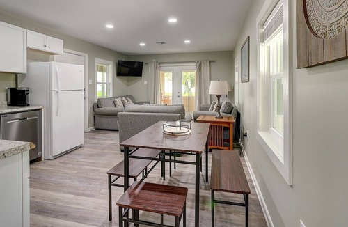 Bayside Cottage | Bayside Getaway 2 Bedroom Cottage by Redawning