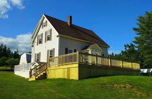 Baddeck House | Bayside Haven in Baddeck
