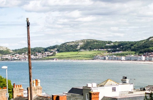 Llandudno House | BAYSIDE HOUSE, luxury holiday cottage in Llandudno