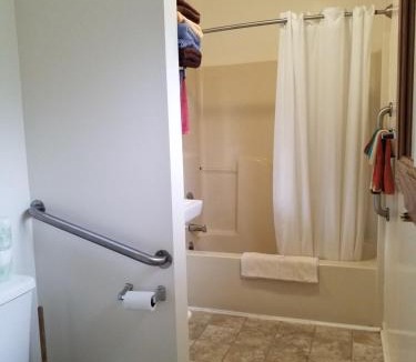 Cooperstown Hotel | Bayside Inn & Marina