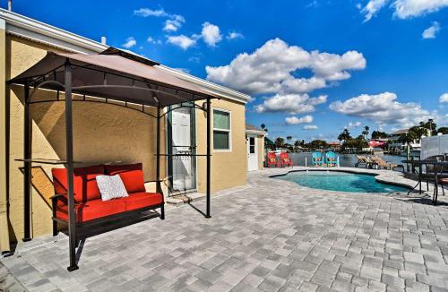 Indian Rocks Beach House | Bayside Pad with Pool Access and Dock half Mi to Beach