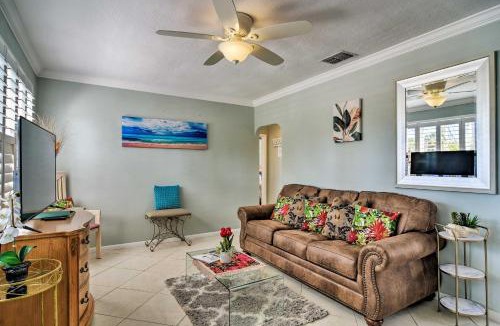 Indian Rocks Beach House | Bayside Pad with Pool Access and Dock half Mi to Beach