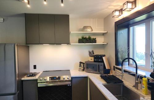 Manitoulin District Apartment | BAYSIDE RESORT, 2 O'CLOCK SUITES