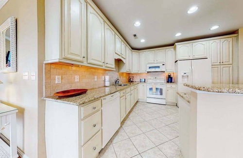 Sun Ridge Condo | Bayside Resort 3rd floor condo with lovely interior/balcony, pool, on-site golf