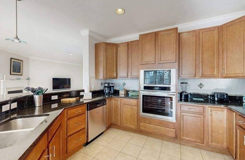 Sun Ridge Condo | Bayside Resort condo with pools, athletic courts, on-site golf, & shuttle access
