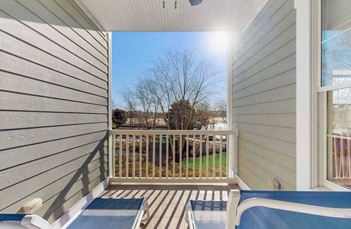 Sun Ridge Condo | Bayside Resort condo with pools, athletic courts, on-site golf, & shuttle access