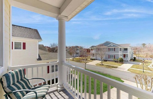 The Commons Condo | Bayside Resort dog-friendly townhouse w/tennis court access, WiFi, and balcony