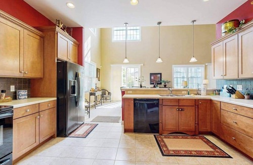 The Commons House | Bayside Resort home with sunroom plus pools, gym, hot tub, & sports courts