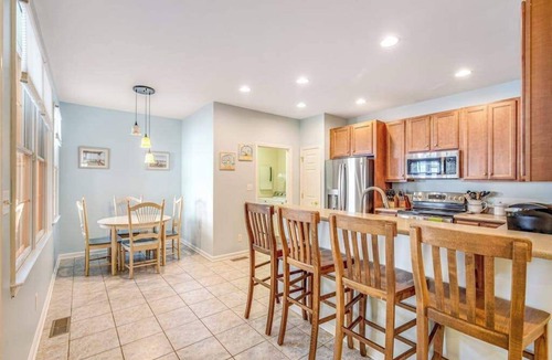 Sun Ridge Condo | Bayside Resort townhouse with golf on-site, pool access, fireplace, & central AC