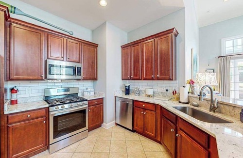 The Commons House | Bayside Resort townhome with nautical-theme, resort amenities, & water views