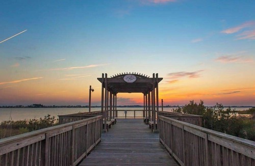 The Commons House | Bayside Resort townhome with nautical-theme, resort amenities, & water views
