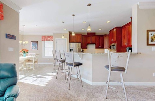 Bayside Condo | Bayside Resort with pools, golf, tennis, fishing, & spas plus beach shuttle