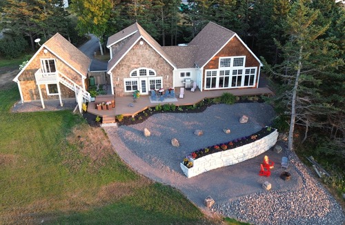 Black Rock House | Bayside RetreatnK BR ensuite bath, Q BR, Workspace, Yoga, 2nd bath, Hot tub, 4-6