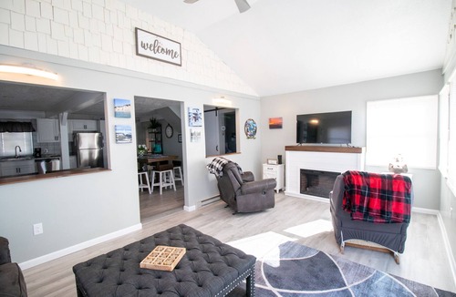 Sodus Point House | Bayside views, walk to beach & restaurants