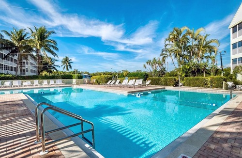 Captiva Condo | Bayside Villa 4224: Bright Corner Unit with Stunning Bay Views
