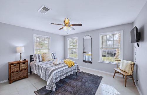 Baytown House | Baytown Getaway Patios BBQ Family-Friendly