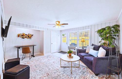 Baytown House | Baytown Getaway Patios BBQ Family-Friendly