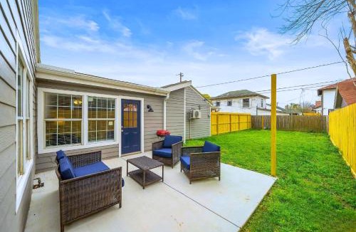 Baytown House | Baytown Getaway Patios BBQ Family-Friendly
