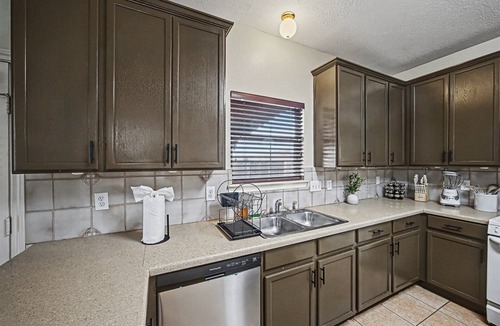 Baytown House | Baytown Htown Escape | Air Hockey Yard BBQ Games