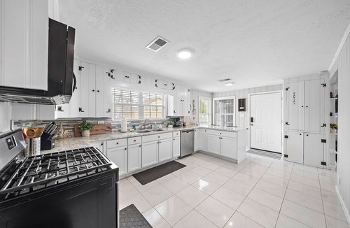 Baytown House | Baytown Retreat: 3-Bed Oasis w/Outdoor Spaces!