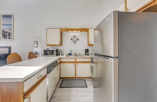 Little River Apartment | Baytree Golf Colony Studio ~ 5 Mi to Beach!