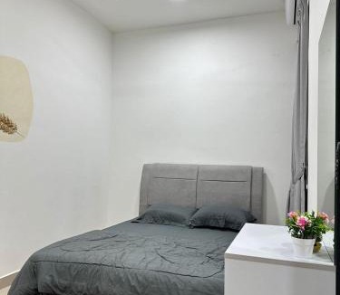 Bukit Jong Apartment | Bayu Temiang - 5pax Pool View