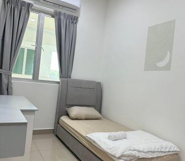 Bukit Jong Apartment | Bayu Temiang - 5pax Pool View