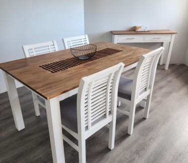 Runaway Bay Apartment | Bayview Anchorage