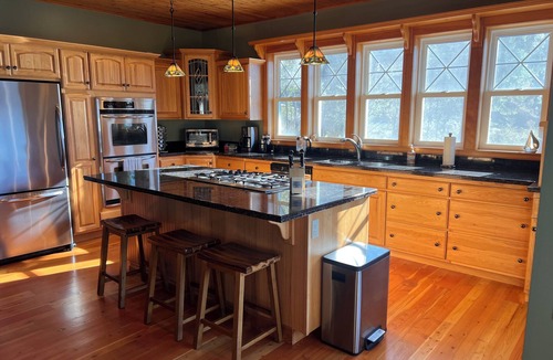 Bayview House | Bayview Beauty close to Silverwood theme Park.