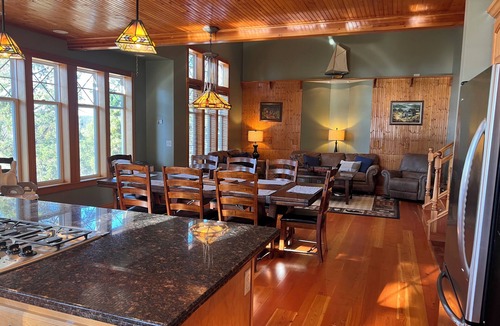 Bayview House | Bayview Beauty close to Silverwood theme Park.