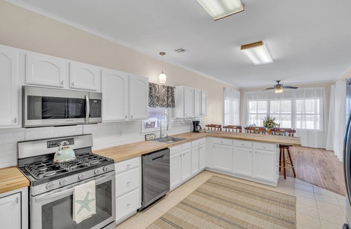 Keansburg House | Bayview Coastal Home Steps to Shore+ Free Parking