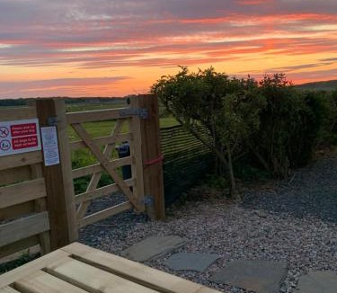 Hunspow Apartment | Bayview Cottage, Dunnetbay accommodation